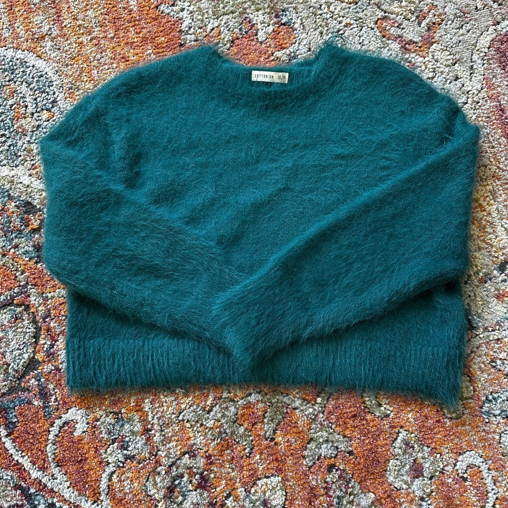 Forest green fuzzy cropped sweater